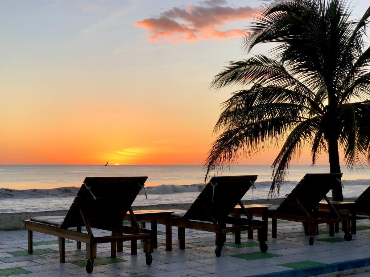 Costa Oeste Tola Buitenkant foto