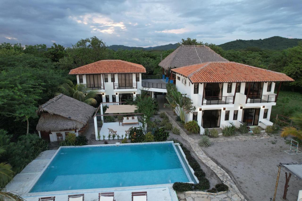 Costa Oeste Tola Buitenkant foto